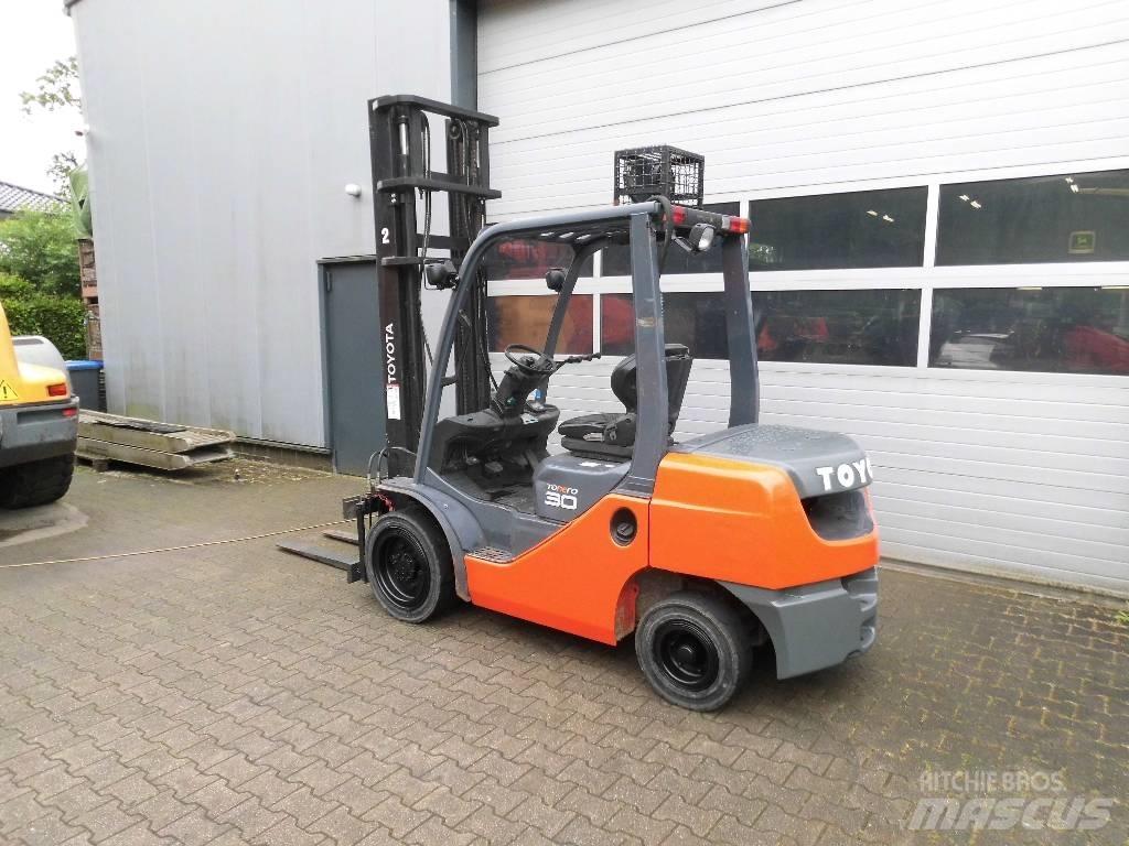 Toyota 02-8 FD 30 Дизельные погрузчики