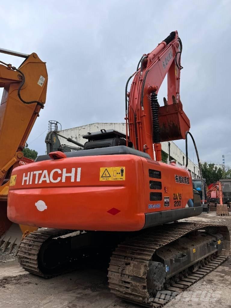 Hitachi ZX 200 Гусеничные экскаваторы