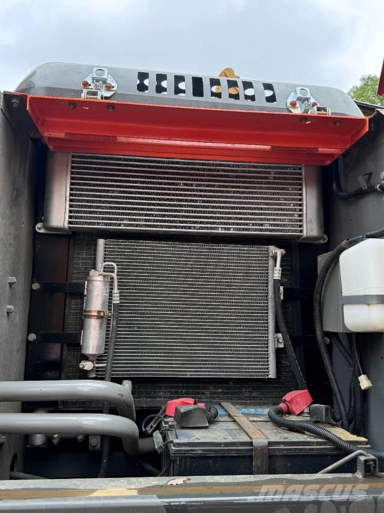 Hitachi ZX 200 Гусеничные экскаваторы