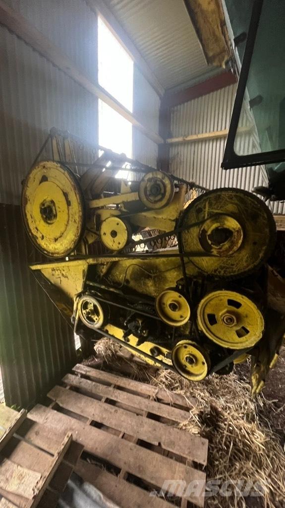 New Holland 8050 Зерноуборочные комбайны