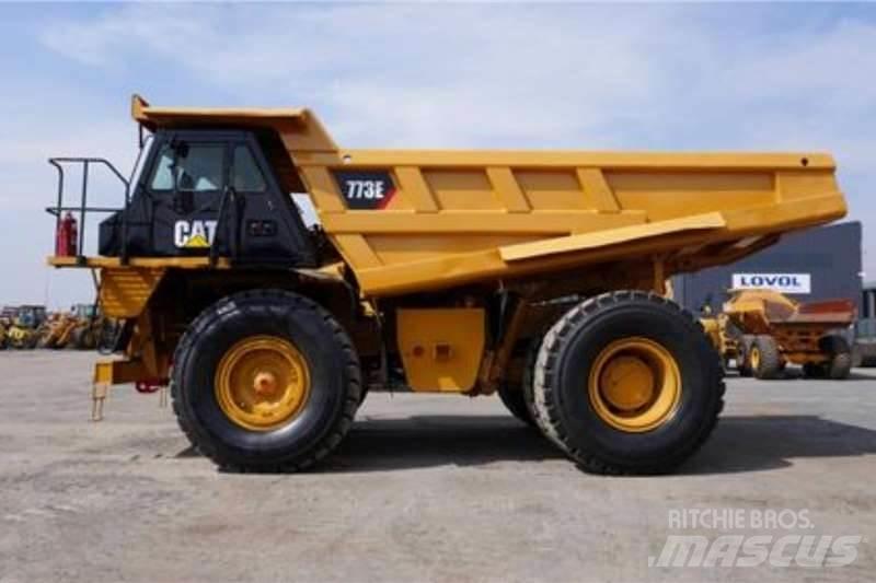 CAT 773E Шарнирно-сочленённые самосвалы