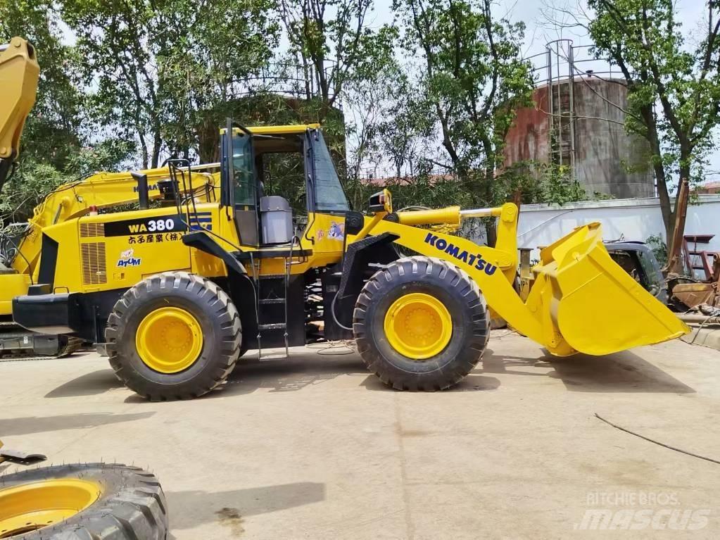 Komatsu WA 380 Фронтальные погрузчики