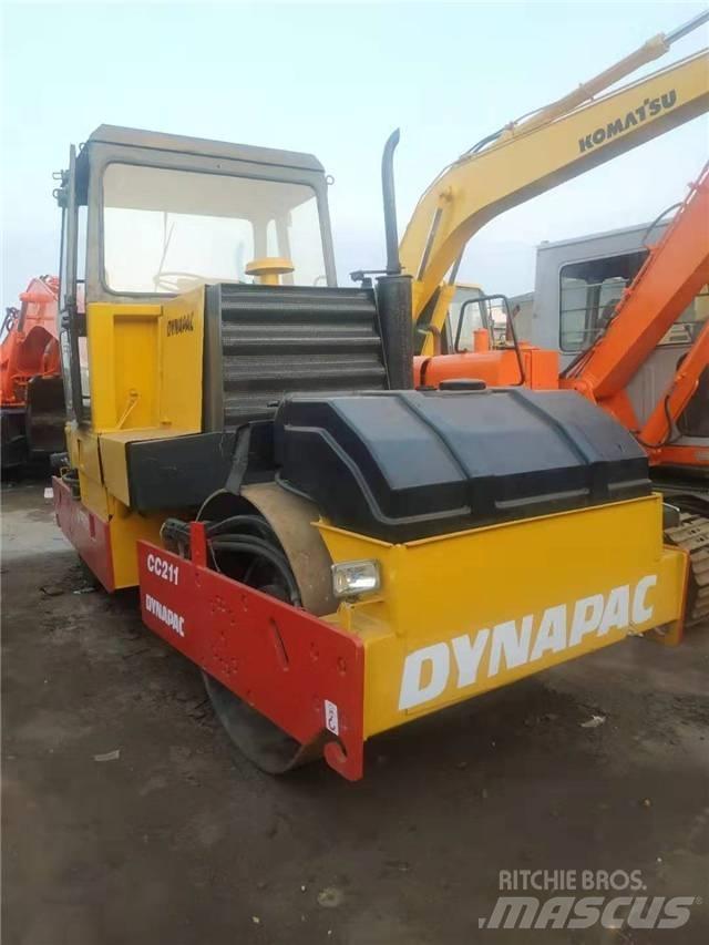 Dynapac CC211 Грунтовые катки