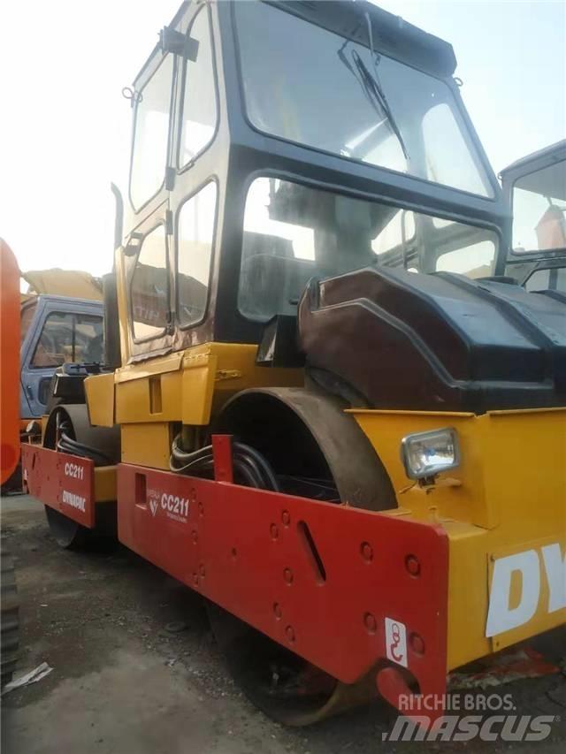 Dynapac CC211 Грунтовые катки