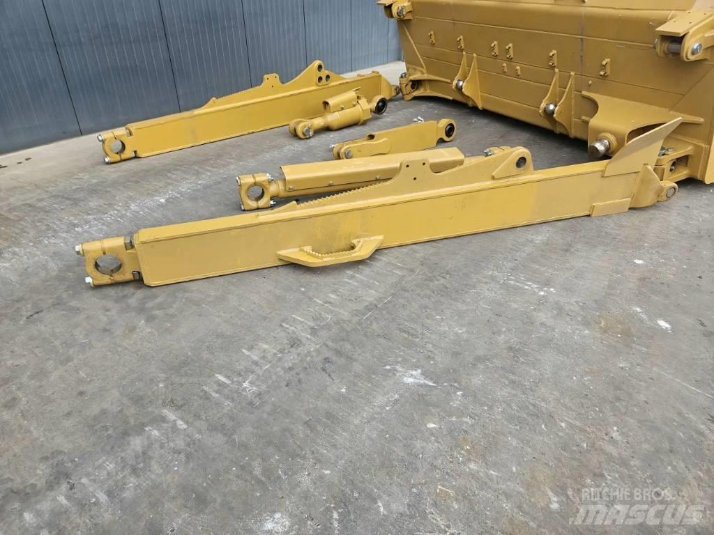 CAT D8T Бульдозерные отвалы