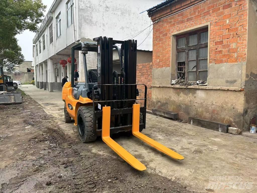 Toyota 5 ton Дизельные погрузчики
