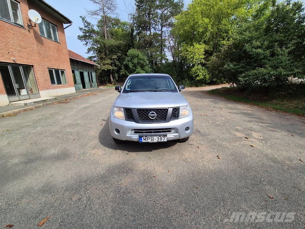 Nissan Navara Бортовые фургоны