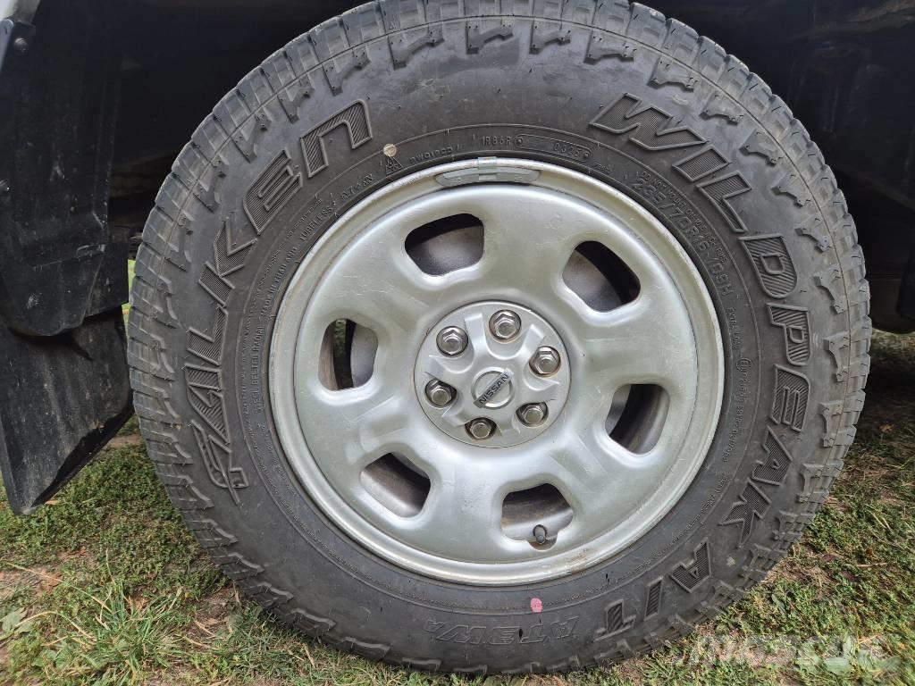 Nissan Navara Бортовые фургоны