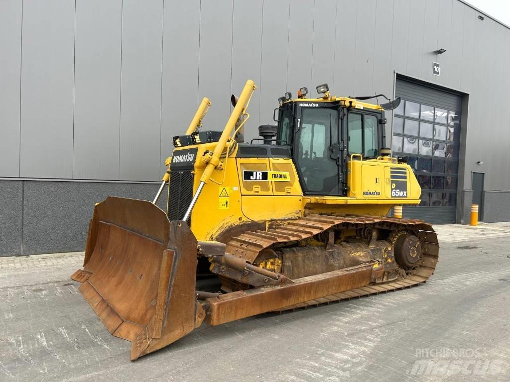Komatsu D 65 WX-18 Гусеничные бульдозеры
