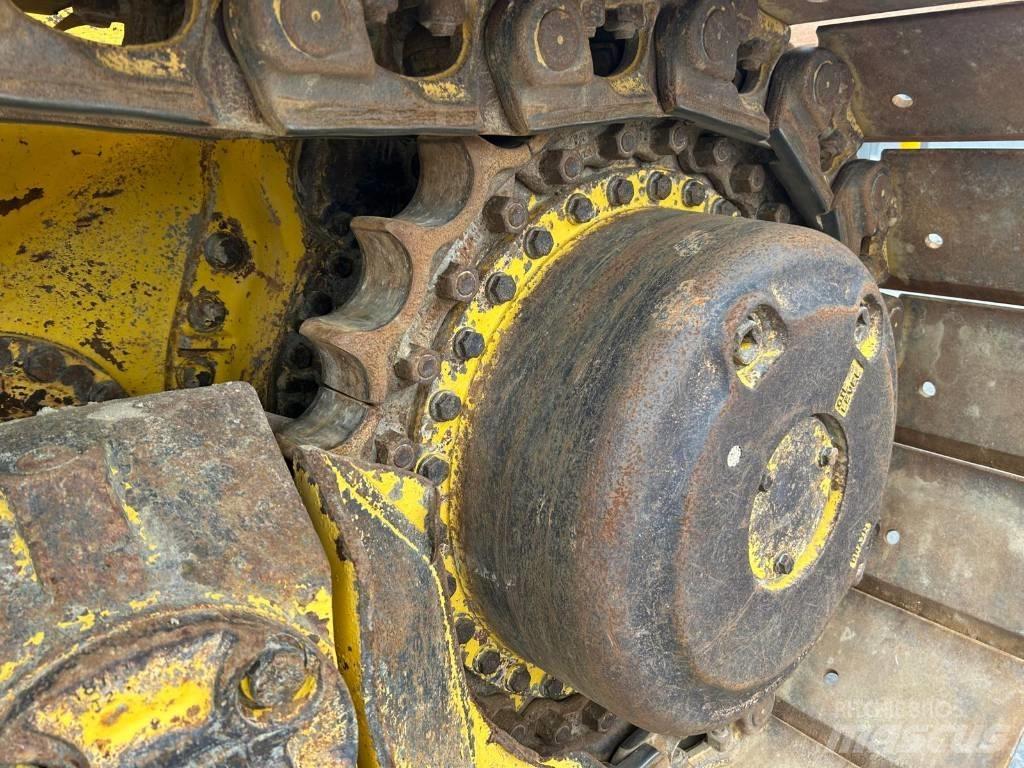 Komatsu D 65 WX-18 Гусеничные бульдозеры