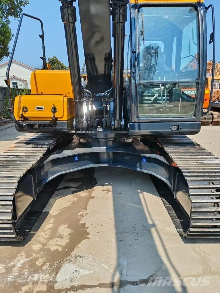 Hyundai R220LC-9S Гусеничные экскаваторы