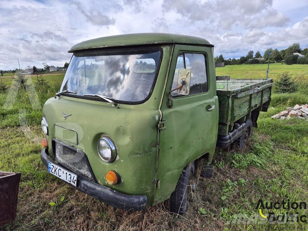  UAZ 452 Бортовые фургоны