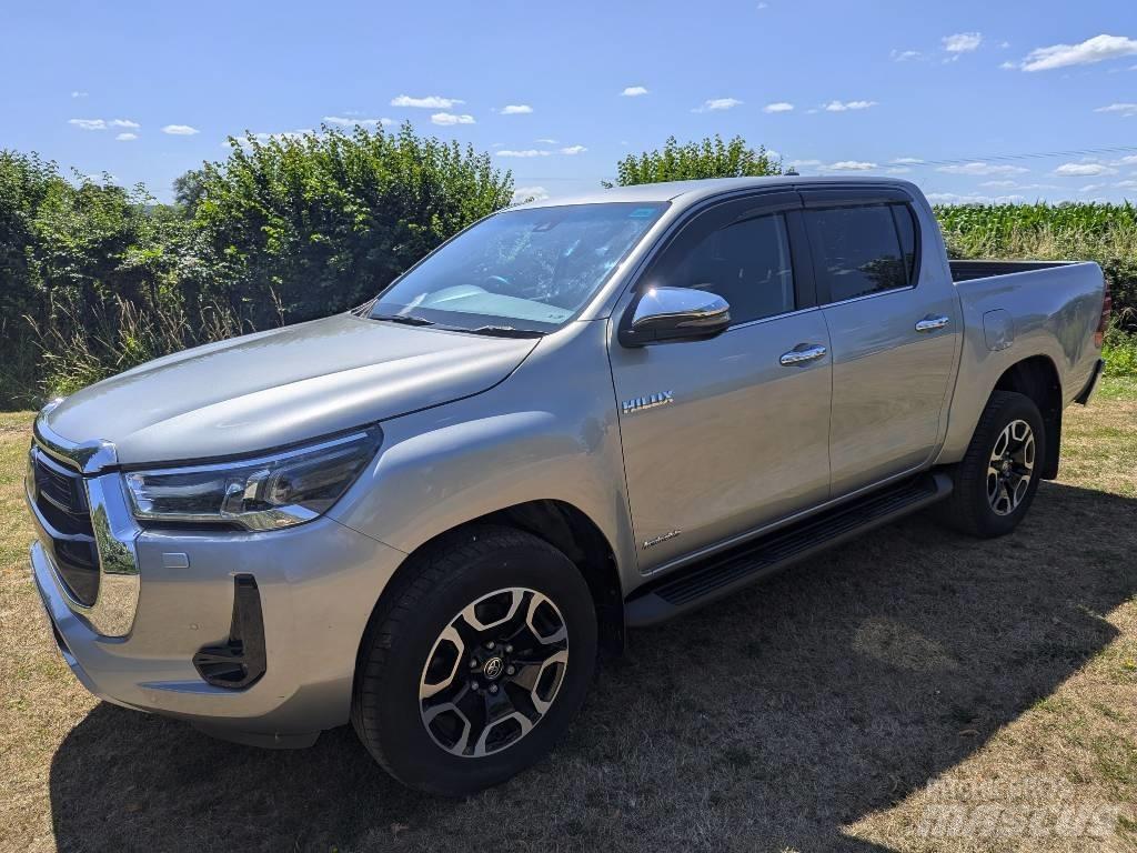 Toyota Hilux Бортовые фургоны