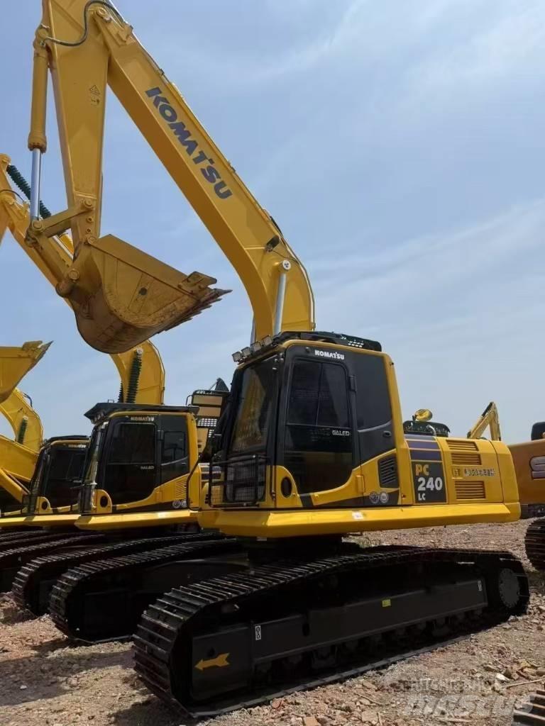 Komatsu 240LC-8 Гусеничные экскаваторы