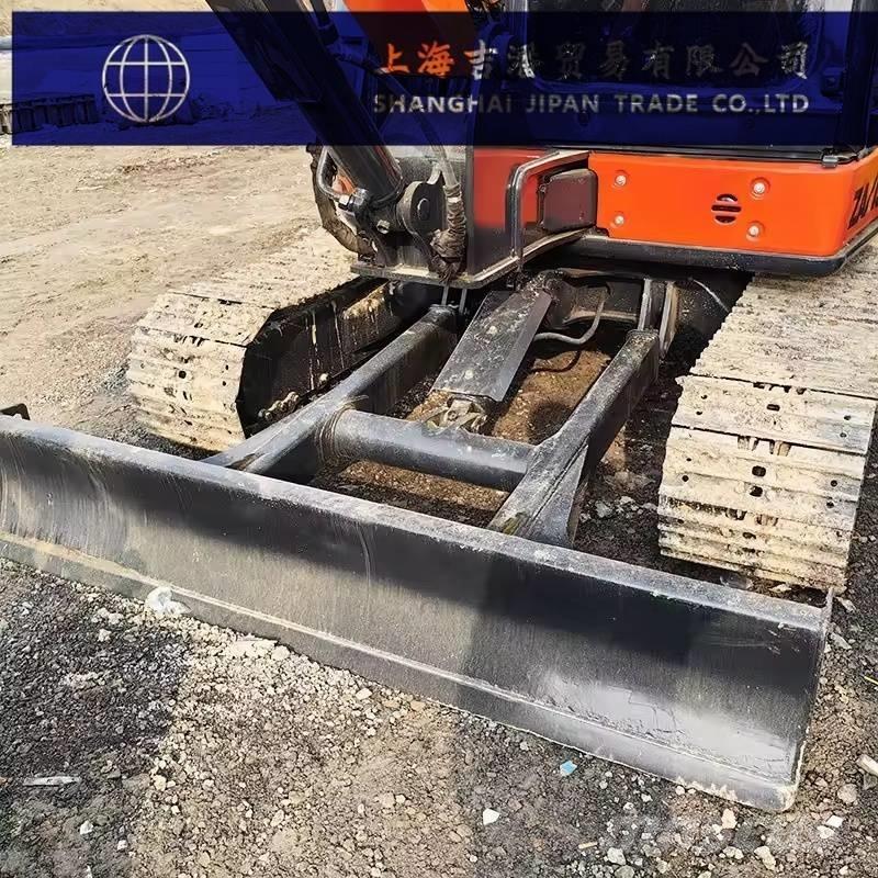 Hitachi ZX 55 Гусеничные экскаваторы