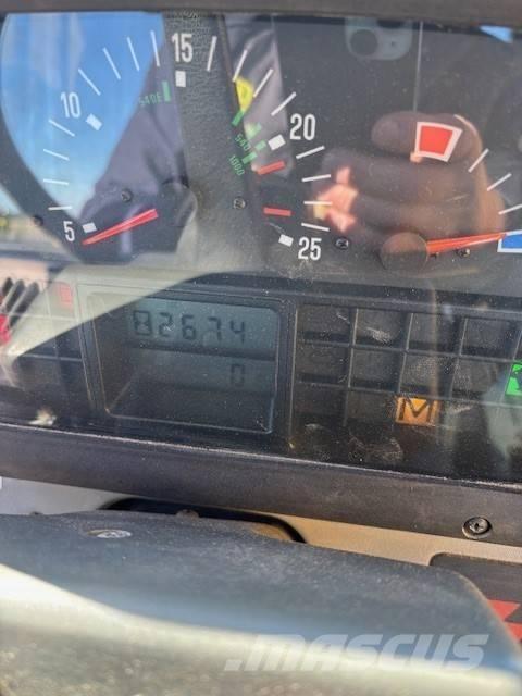 Massey Ferguson 4235 Трактора