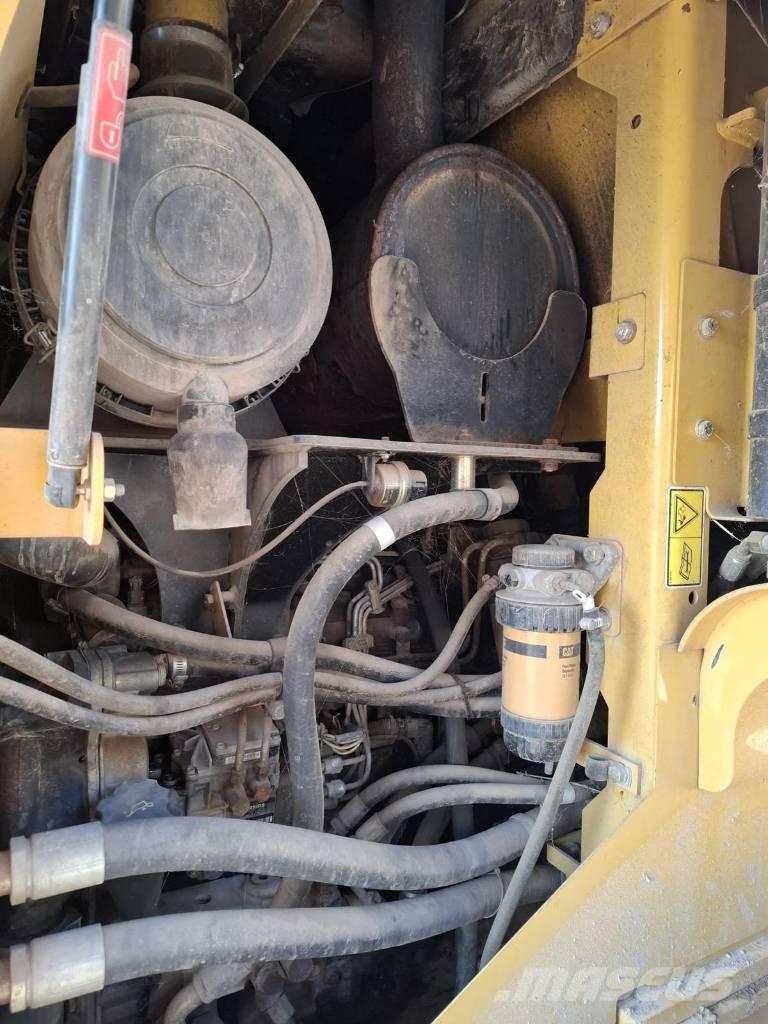 CAT 930 G Фронтальные погрузчики