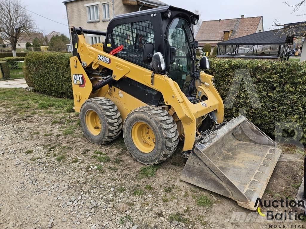 CAT 242 D 3 Мини-погрузчики