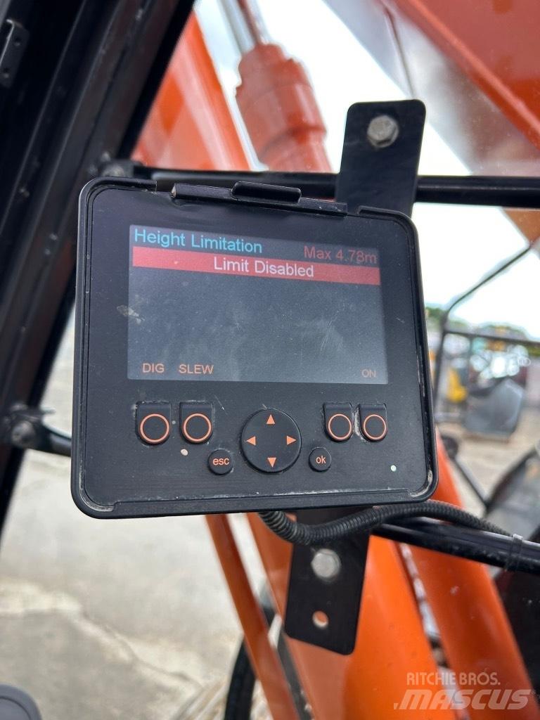 Hitachi ZX225 USLC-7 Гусеничные экскаваторы