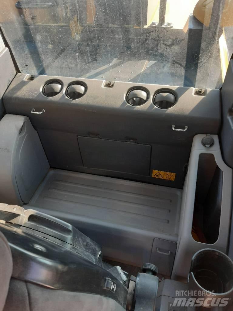 Komatsu PW180-11 Колёсные экскаваторы