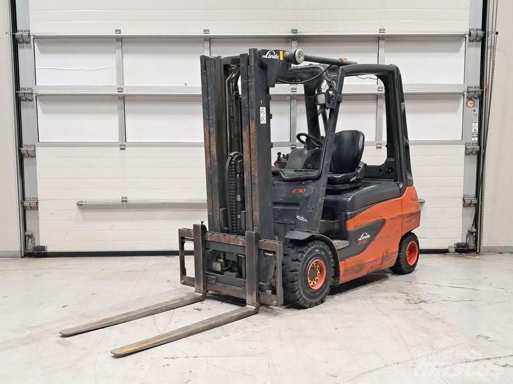 Linde E30-01 Электропогрузчики