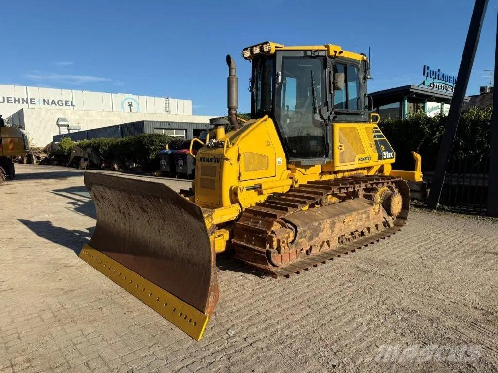 Komatsu D51EX-22 Гусеничные бульдозеры