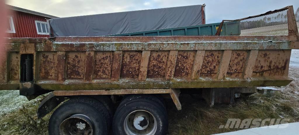 RKP Omavalmiste Тракторные самосвальные прицепы