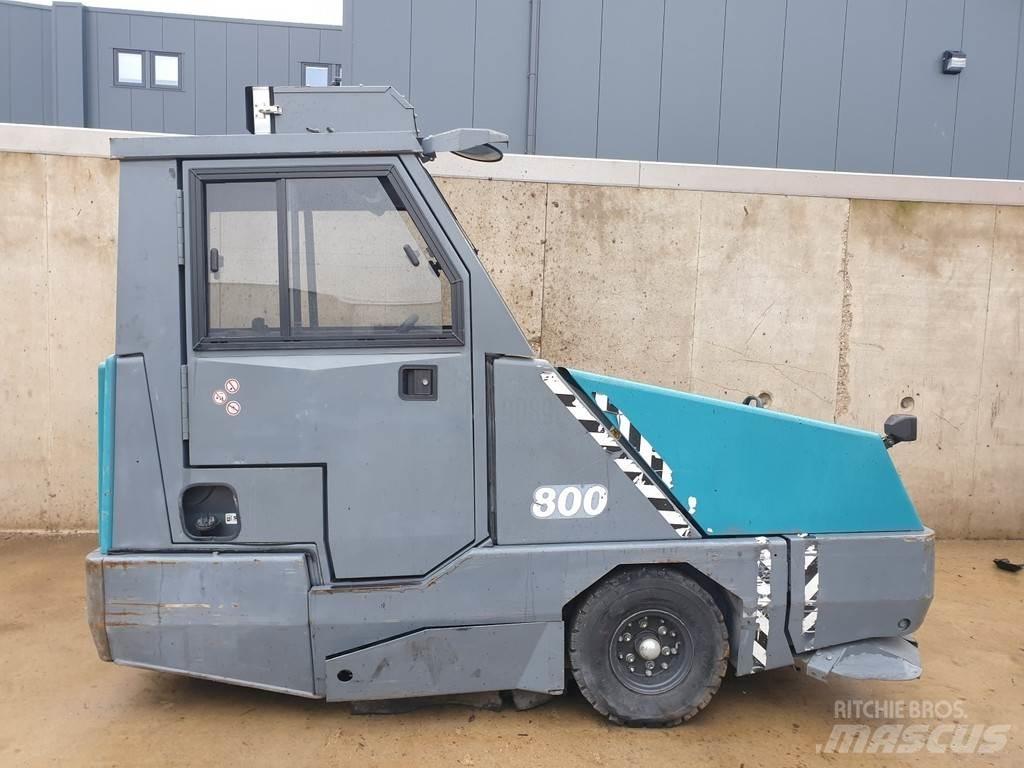 Tennant 800 Вакуумные уборочные машины