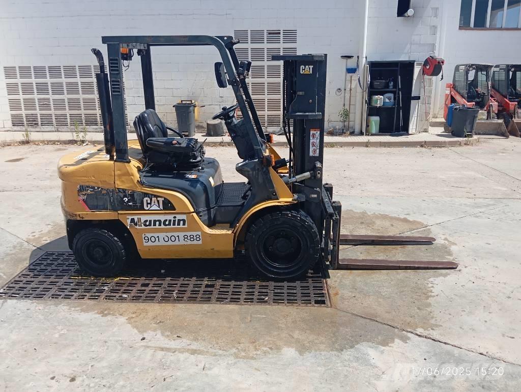 CAT DP 30 NT Дизельные погрузчики