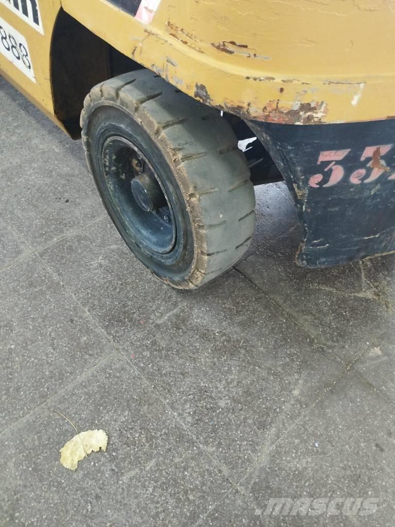 CAT DP 30 NT Дизельные погрузчики