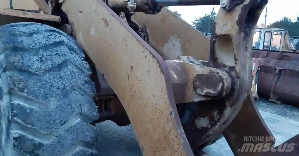 Komatsu WA500-1 Фронтальные погрузчики