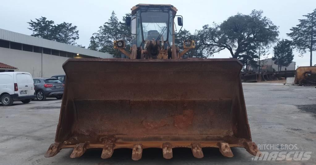 Komatsu WA500-1 Фронтальные погрузчики