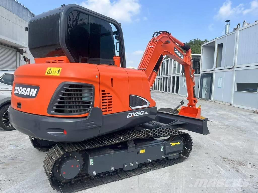 Doosan DX 60 Гусеничные экскаваторы