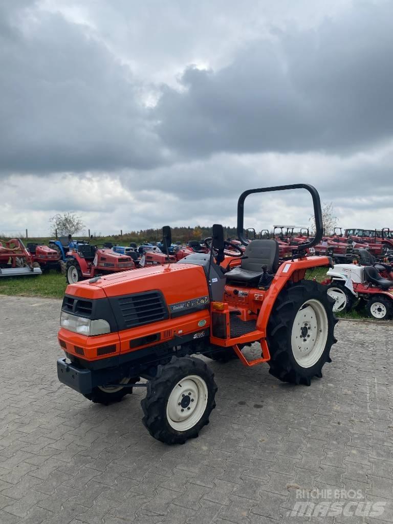 Kubota GL 240 Коммунальные тракторы
