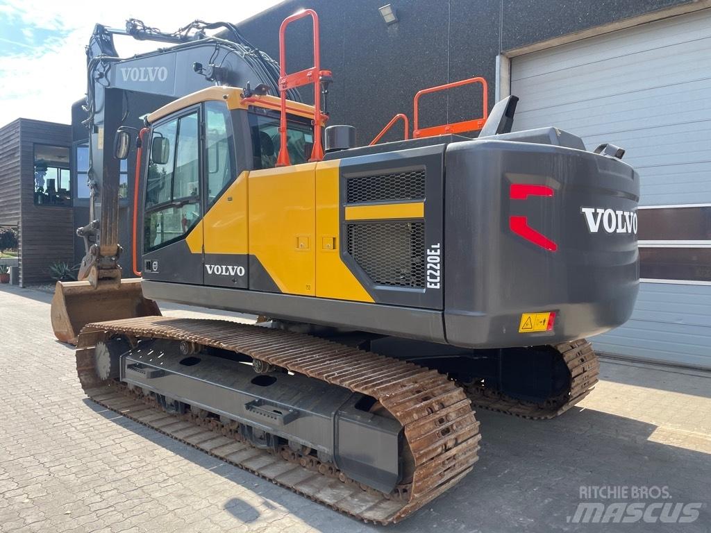 Volvo EC220E Гусеничные экскаваторы