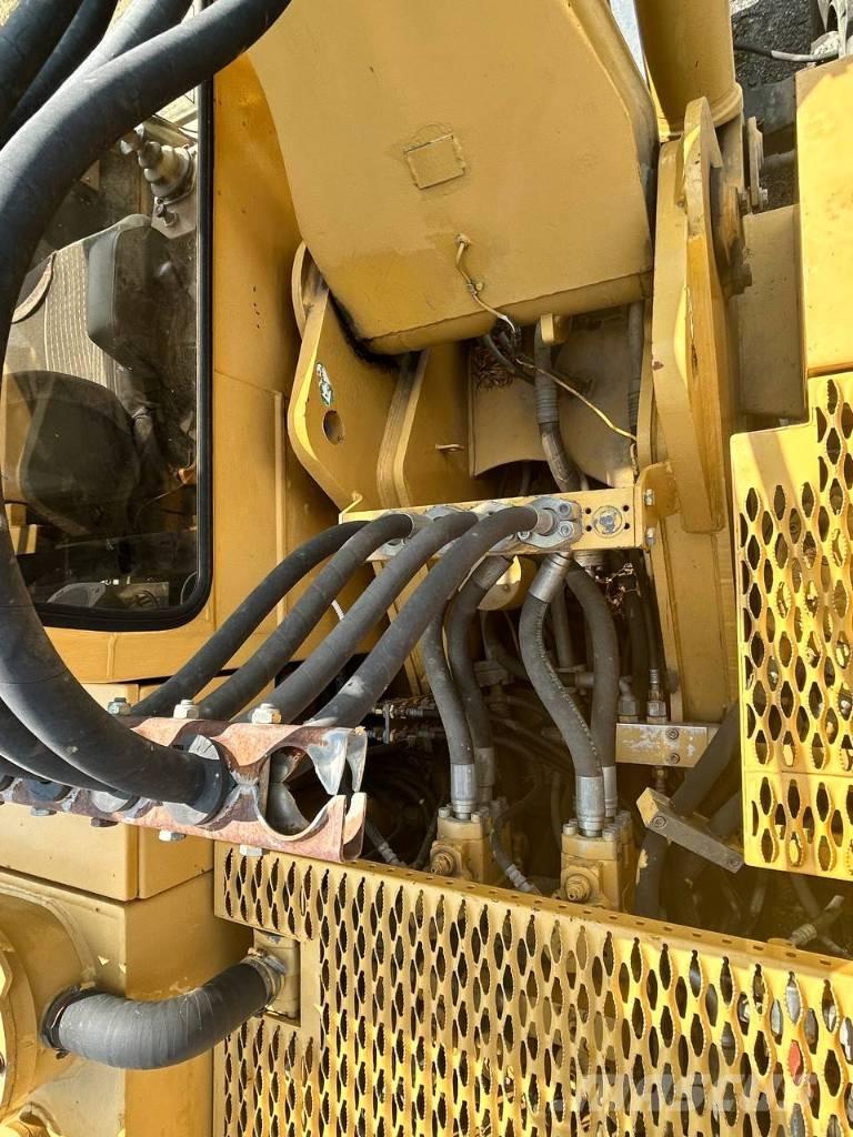 CAT 214 Колёсные экскаваторы