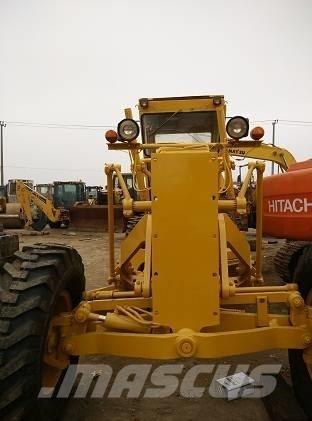 Komatsu GD 661 Грейдеры