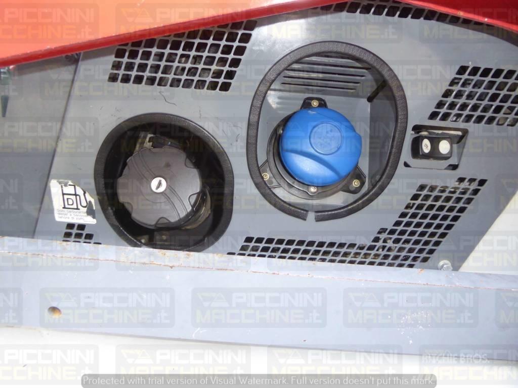 Takeuchi TL12V2 Гусеничные фронтальные погрузчики