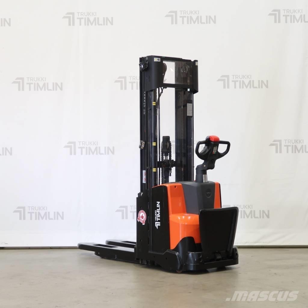 Toyota SWE120L Самоходные электроштабелёры