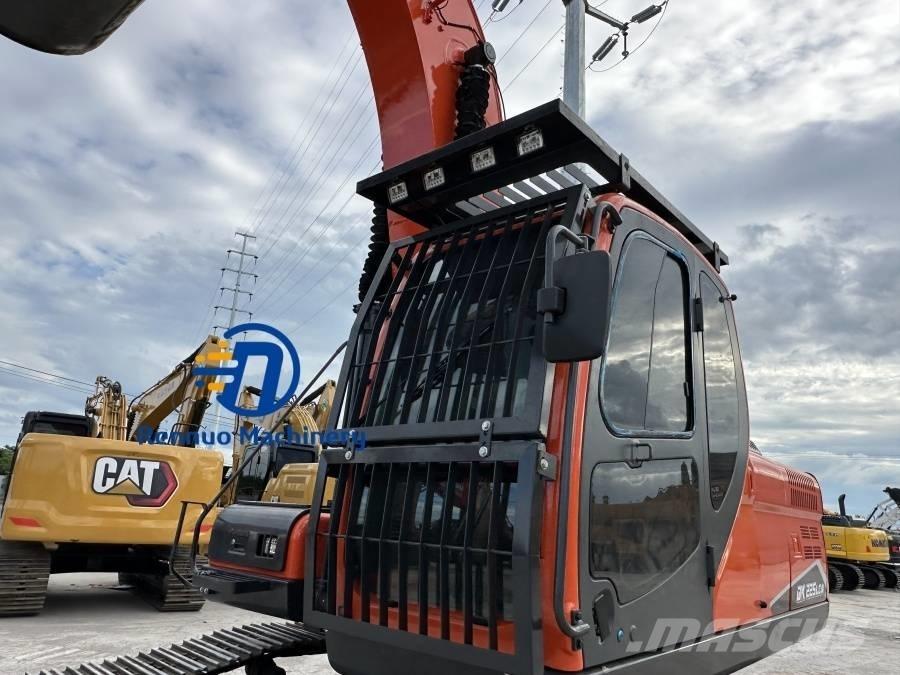 Doosan DX 225 LCA Гусеничные экскаваторы
