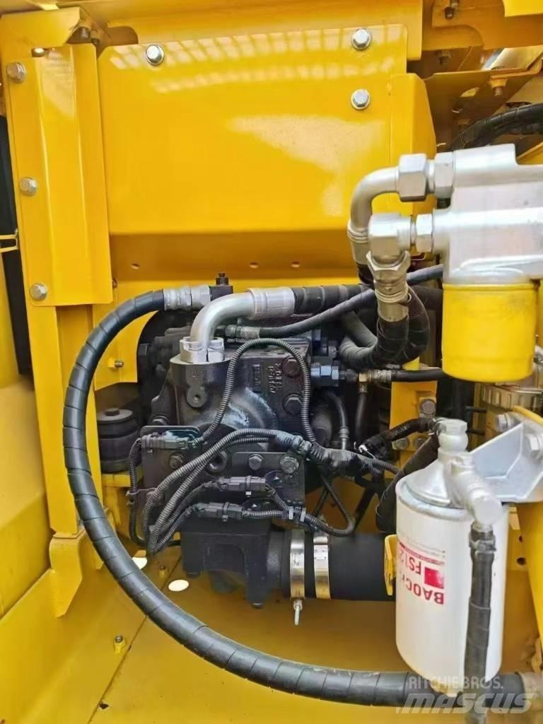 Komatsu 130LC-7 Гусеничные экскаваторы
