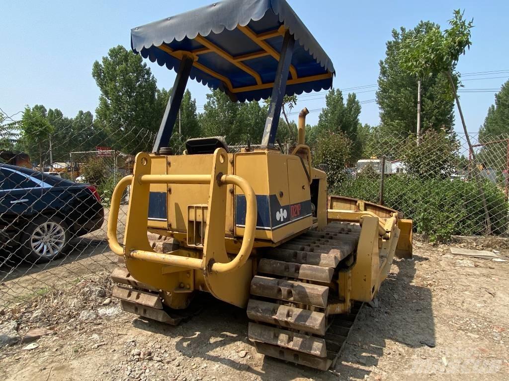 Komatsu D21P-6 Гусеничные бульдозеры