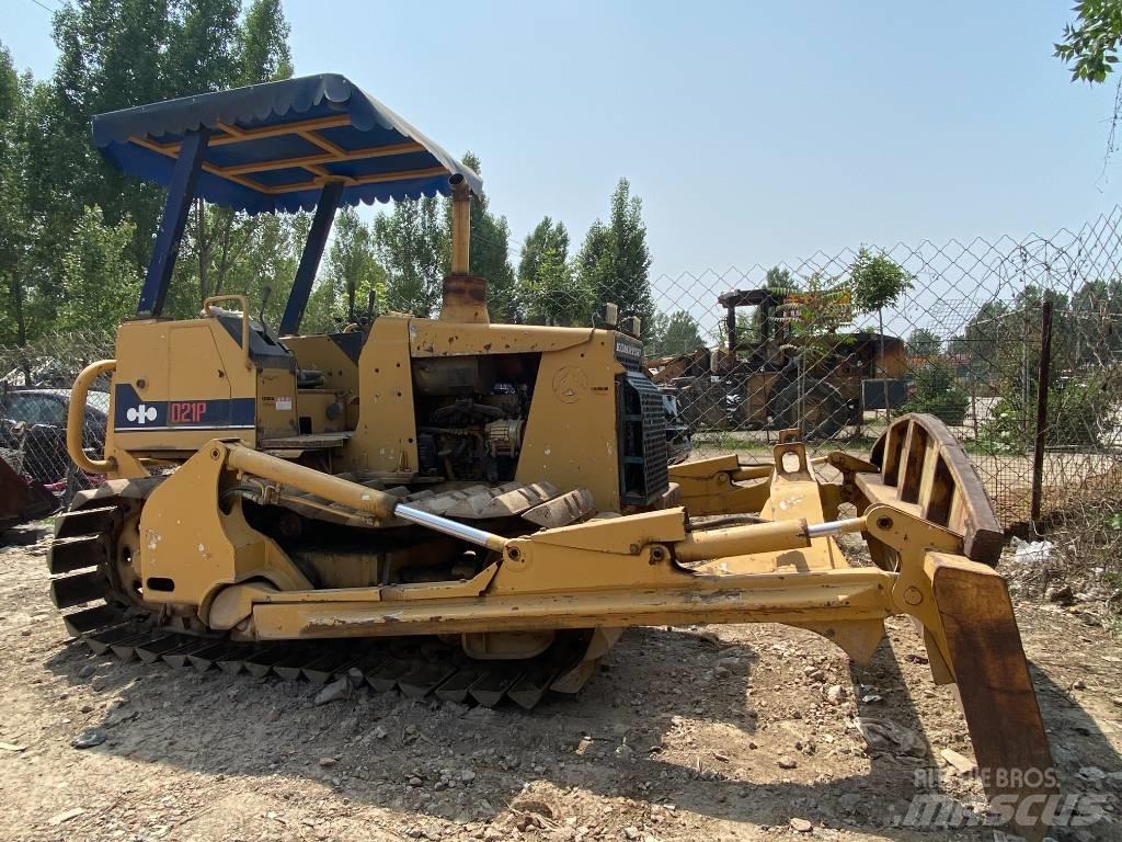 Komatsu D21P-6 Гусеничные бульдозеры