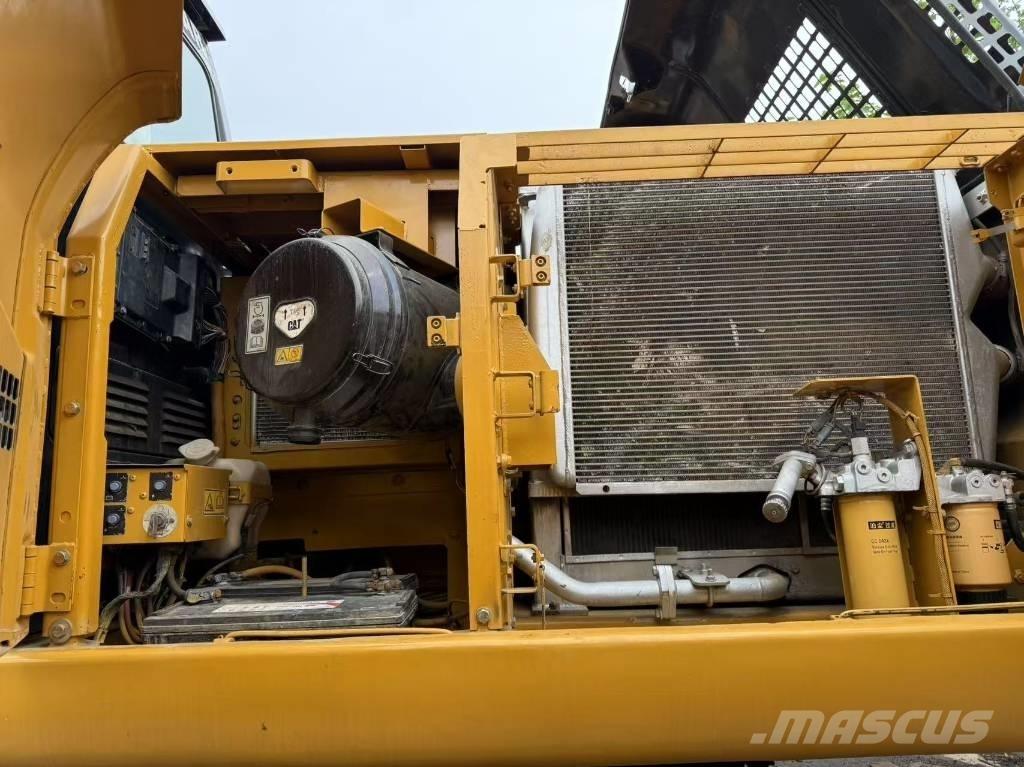 CAT 330 D Гусеничные экскаваторы
