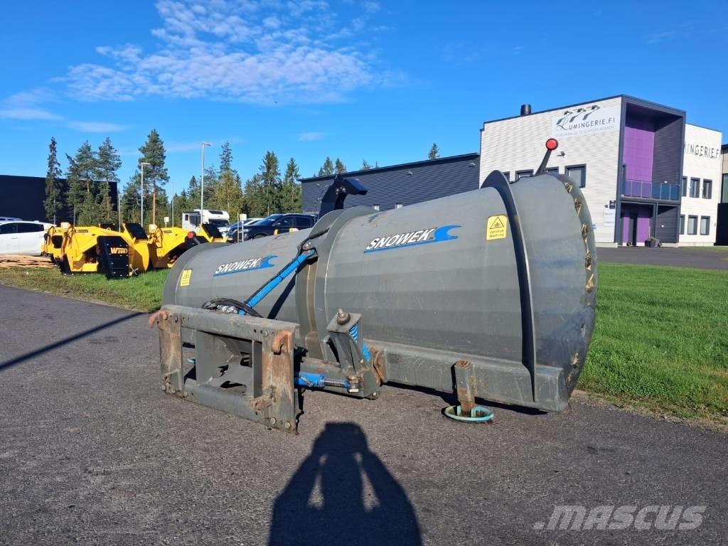 Snowek Alueaura 3200 Снежные отвалы и плуги