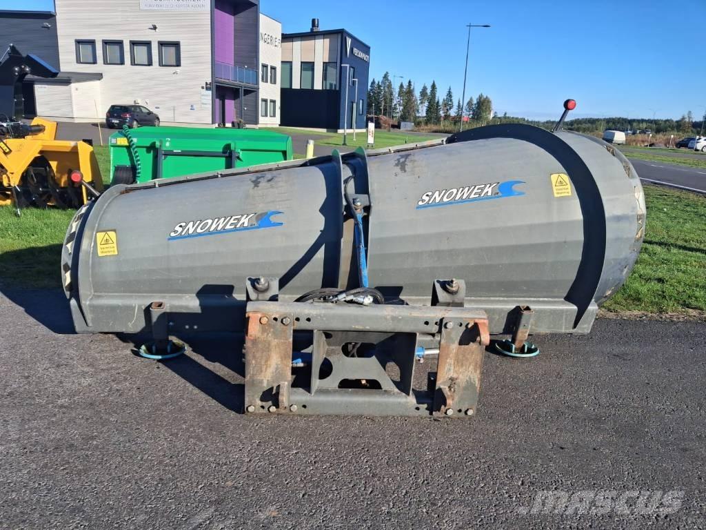 Snowek Alueaura 3200 Снежные отвалы и плуги