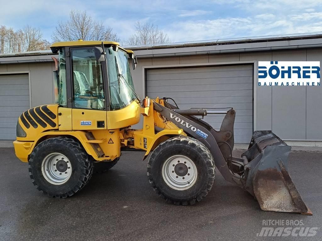 Volvo L 30 B Фронтальные погрузчики