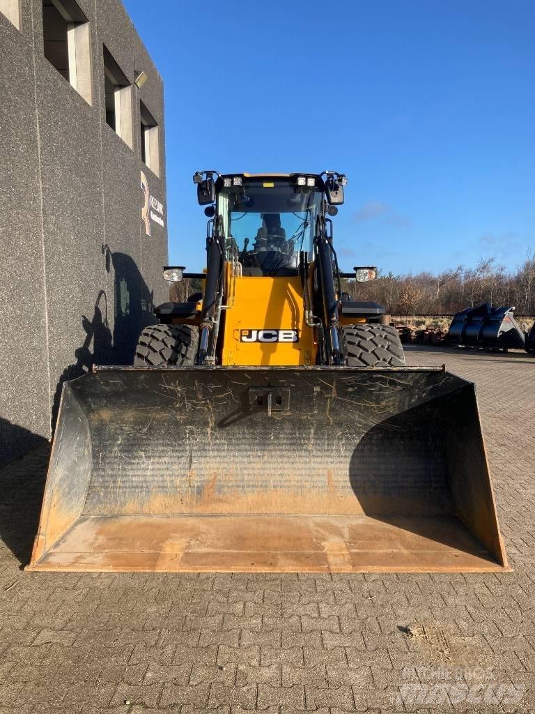 JCB 437 HT Фронтальные погрузчики