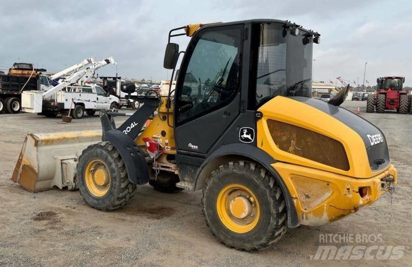 John Deere 204L Фронтальные погрузчики