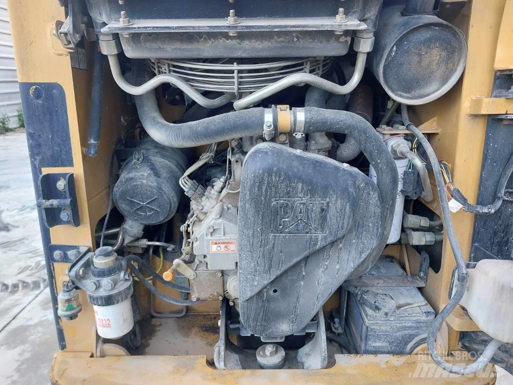 CAT 216 Мини-погрузчики